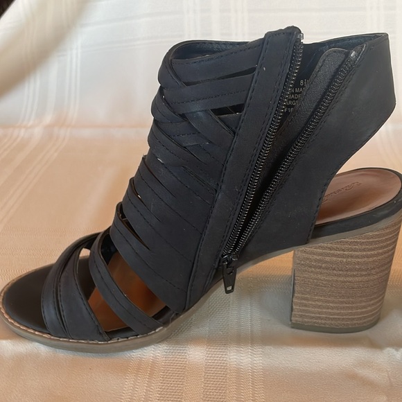 Universal Thread Black Cage Side Zip Booties w/Chunky Block Heel - Size 8.5 Wide - Picture 8 of 13